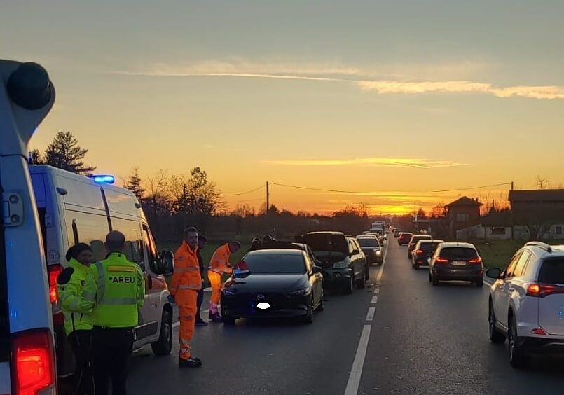 Incidente sulla statale 11 a Pontenuovo di Magenta: feriti non gravi e rallentamenti