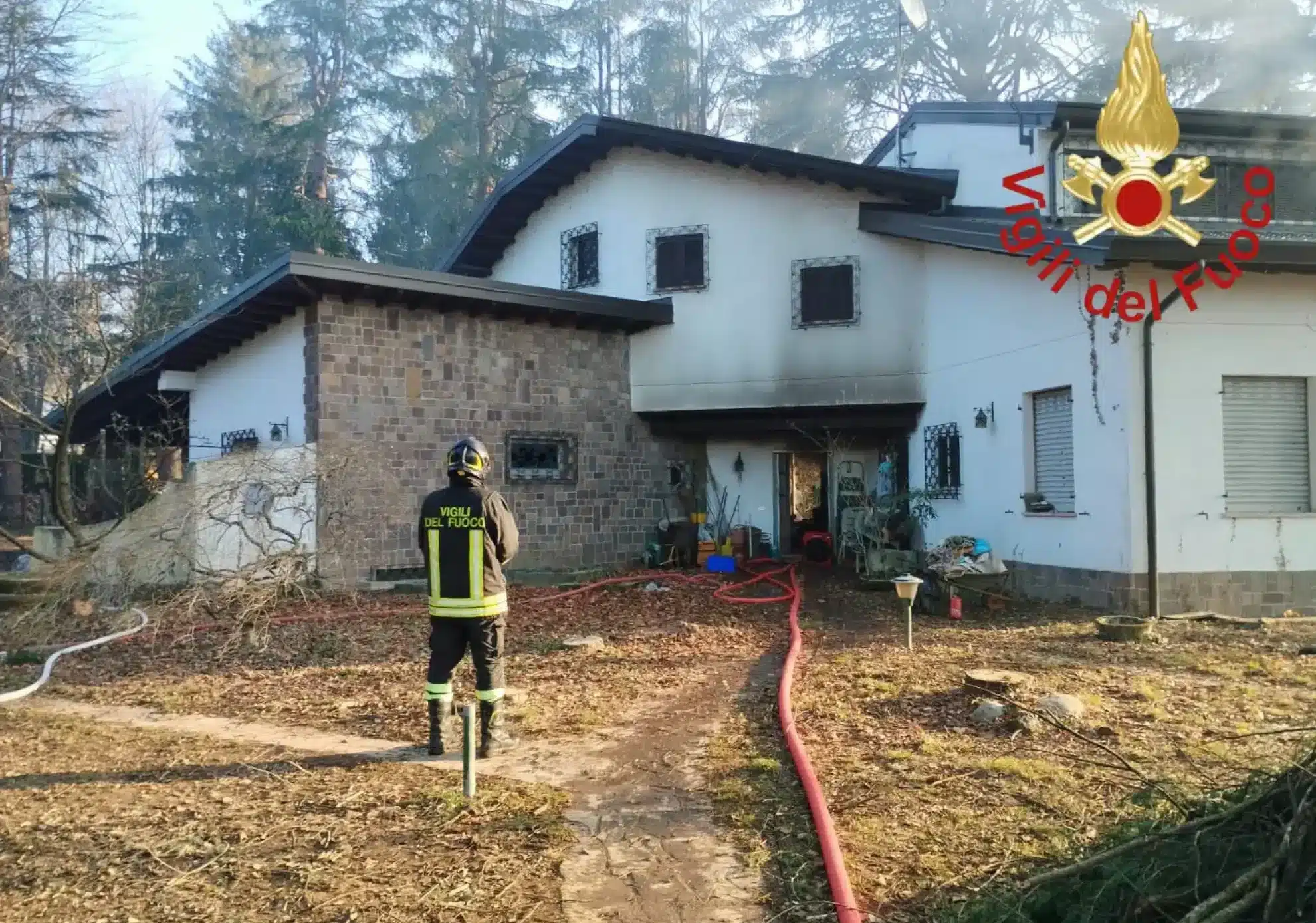 Incendio in villetta nel Comasco: muore 92enne