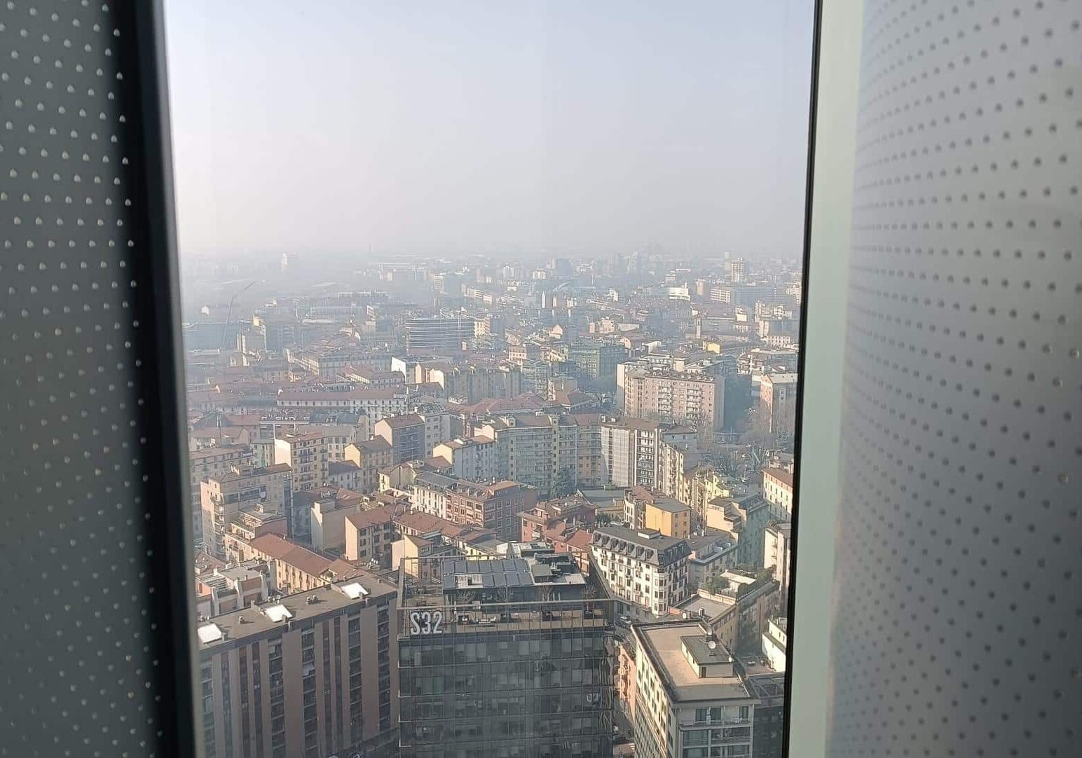 Smog a Milano, sia Legambiente che il cdx contro Sala
