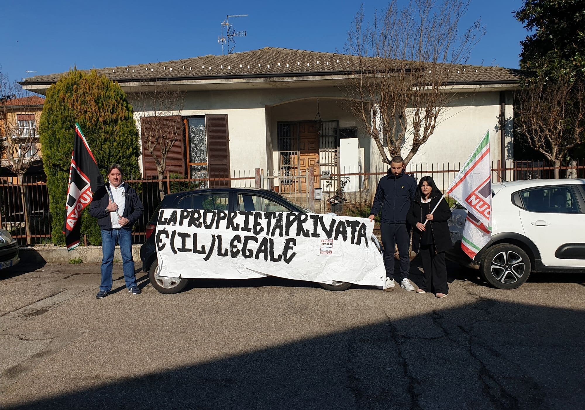 Magenta, Forza Nuova torna davanti alla villetta occupata: “Parole del Sindaco poco esaustive, ci rivolgiamo al Ministro”