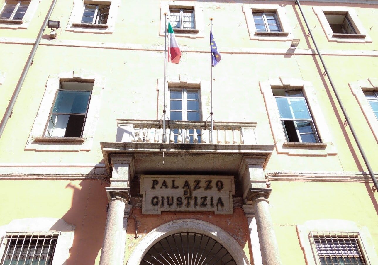 Succede a Pavia: condannata per aver attraversato fuori dalle strisce pedonali. Aveva causato un incidente