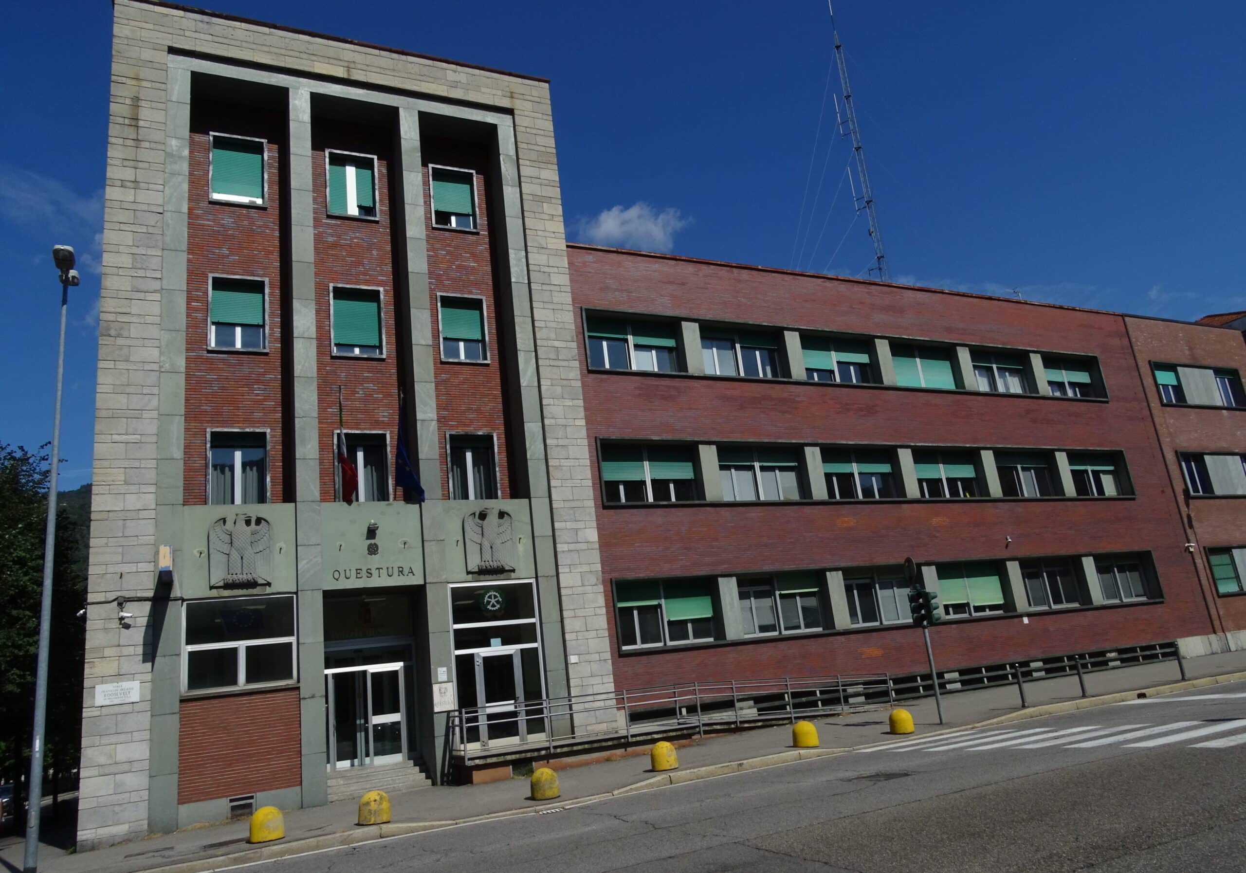 Gettano droga dal finestrino: tre irregolari denunciati a Como