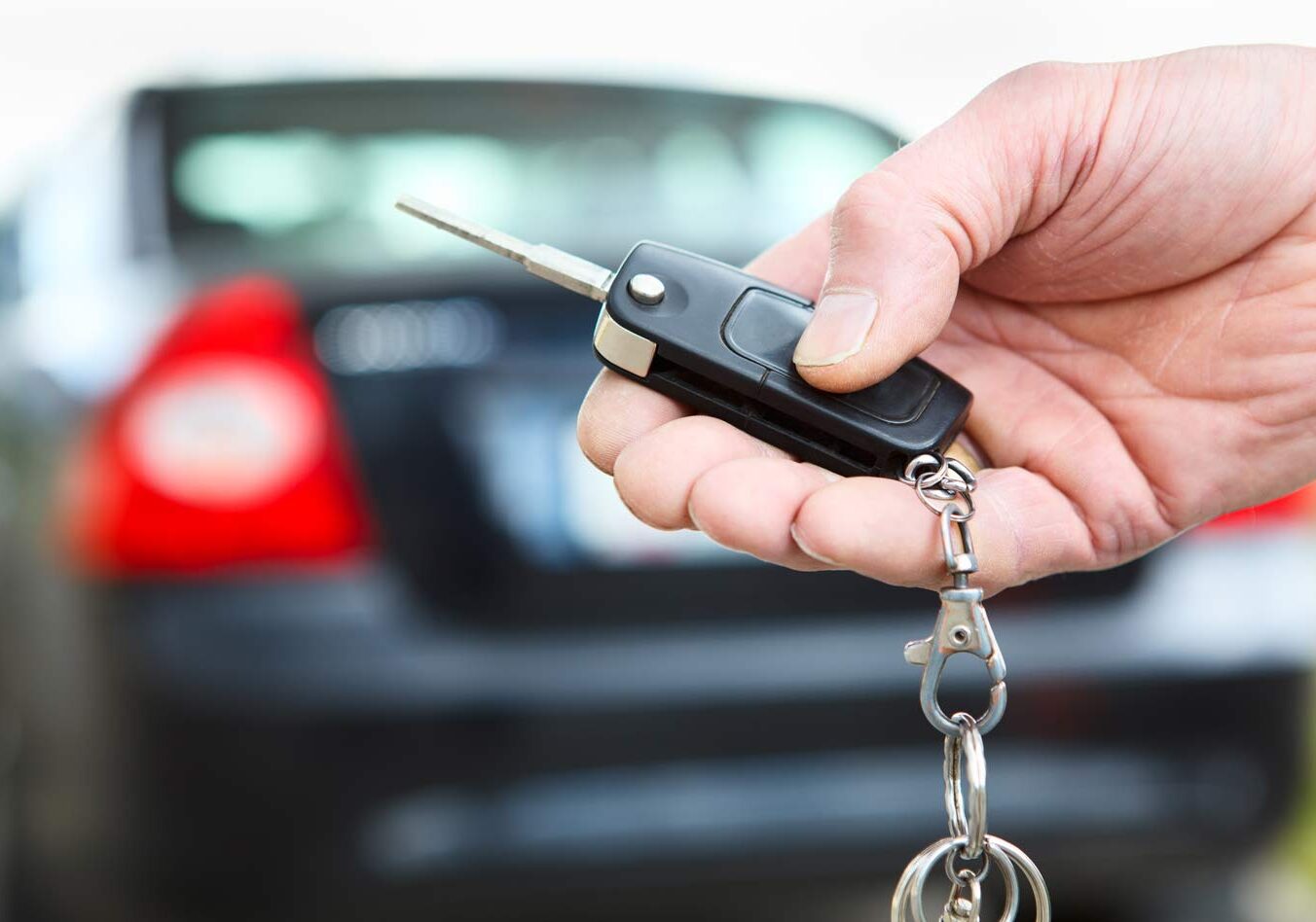 Furti nelle auto con il jammer: sedrianese arrestato alla Roveda dopo un tentato furto a Milano