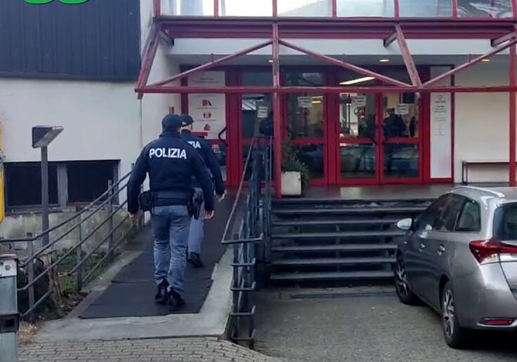 Docente accoltellata a Varese: 17enne a processo immediato