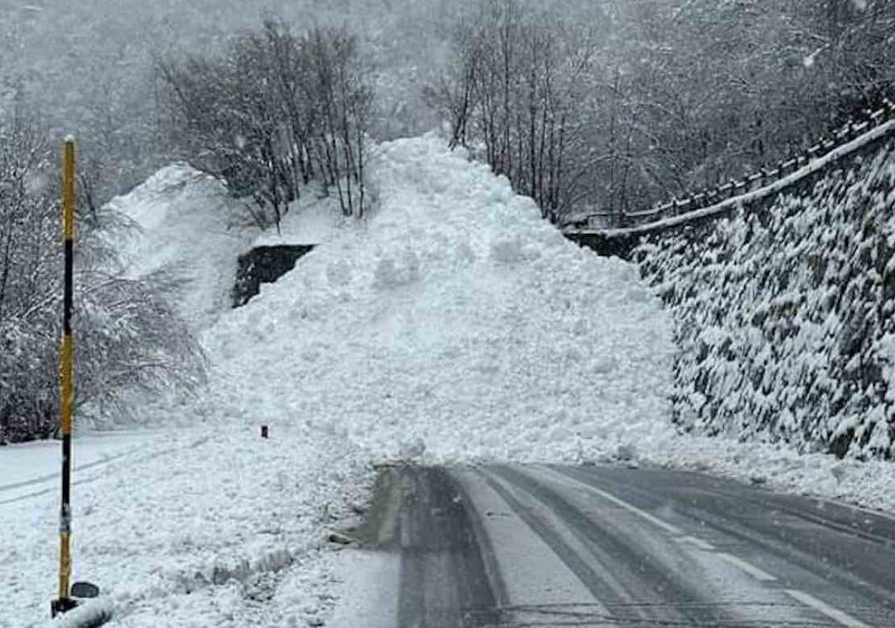 Gressoney e Cogne isolate dalla neve