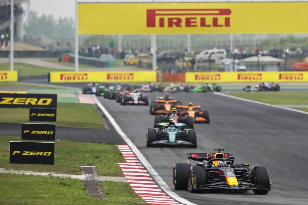 In Cina Verstappen precede Norris e Perez, poi le Ferrari