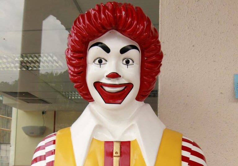 Abbiategrasso, 50 pasti caldi a settimana da McDonald’s al Portico della Solidarietà