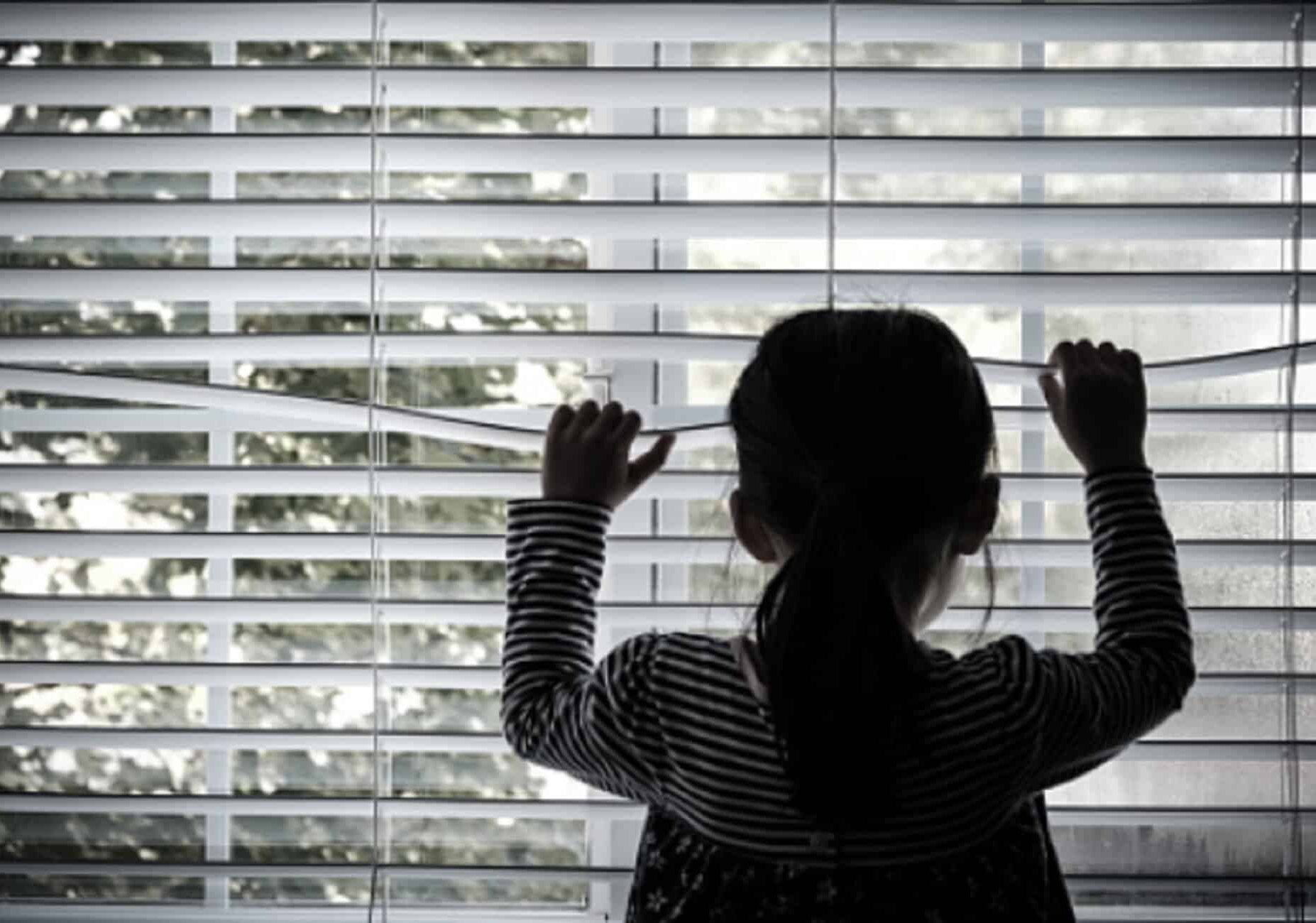 Milano, violenze su bimbe di una scuola materna: maestro arrestato