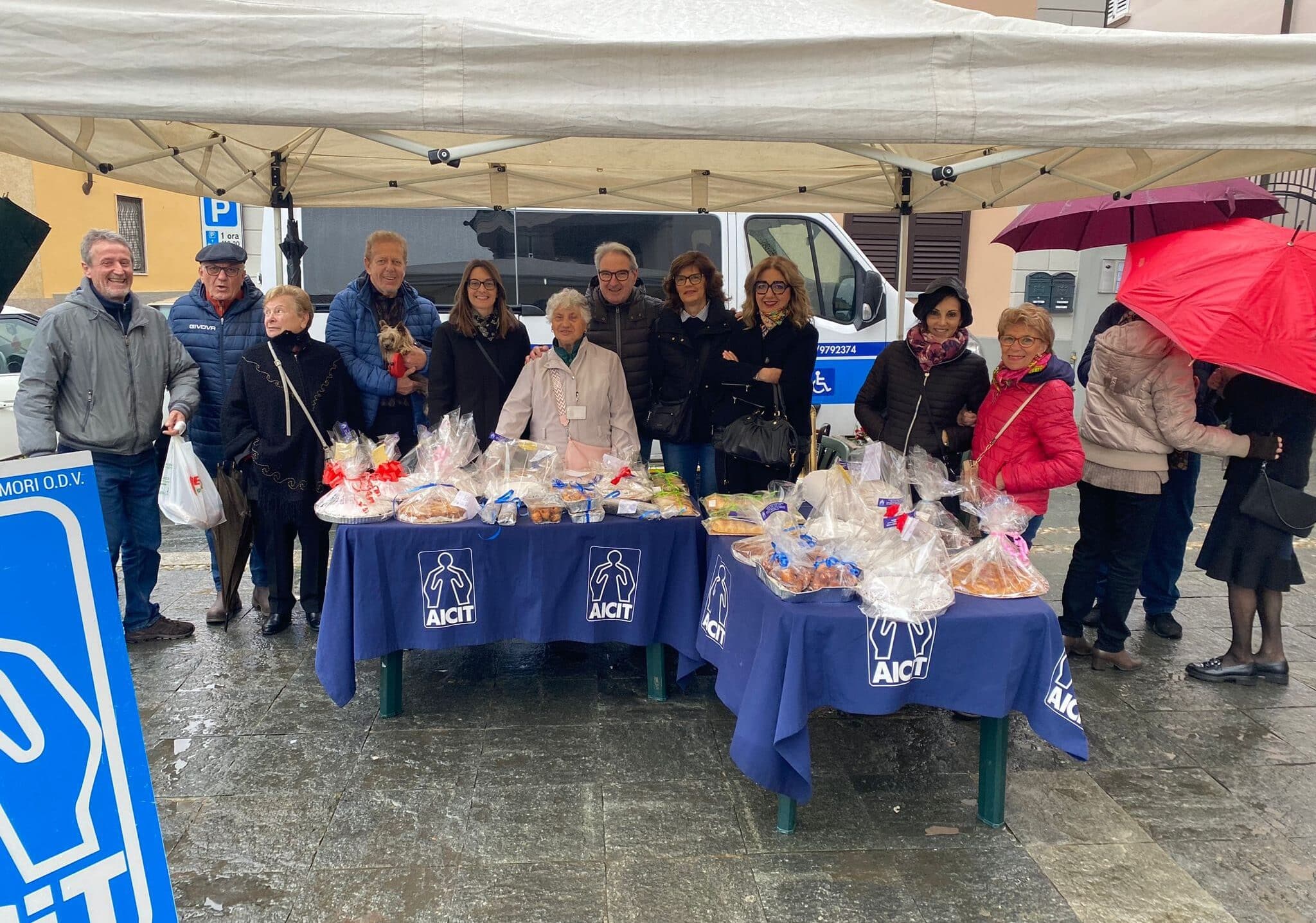 Torte Aicit a Boffalora, la pioggia non ferma i volontari. Il Sindaco Doniselli: “Grazie per quello che fate”