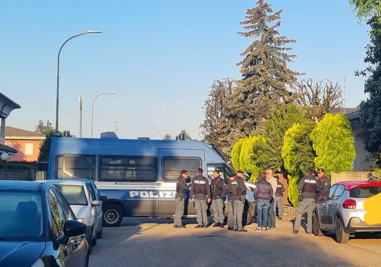 Magenta, in corso lo sgombero della villetta occupata abusivamente