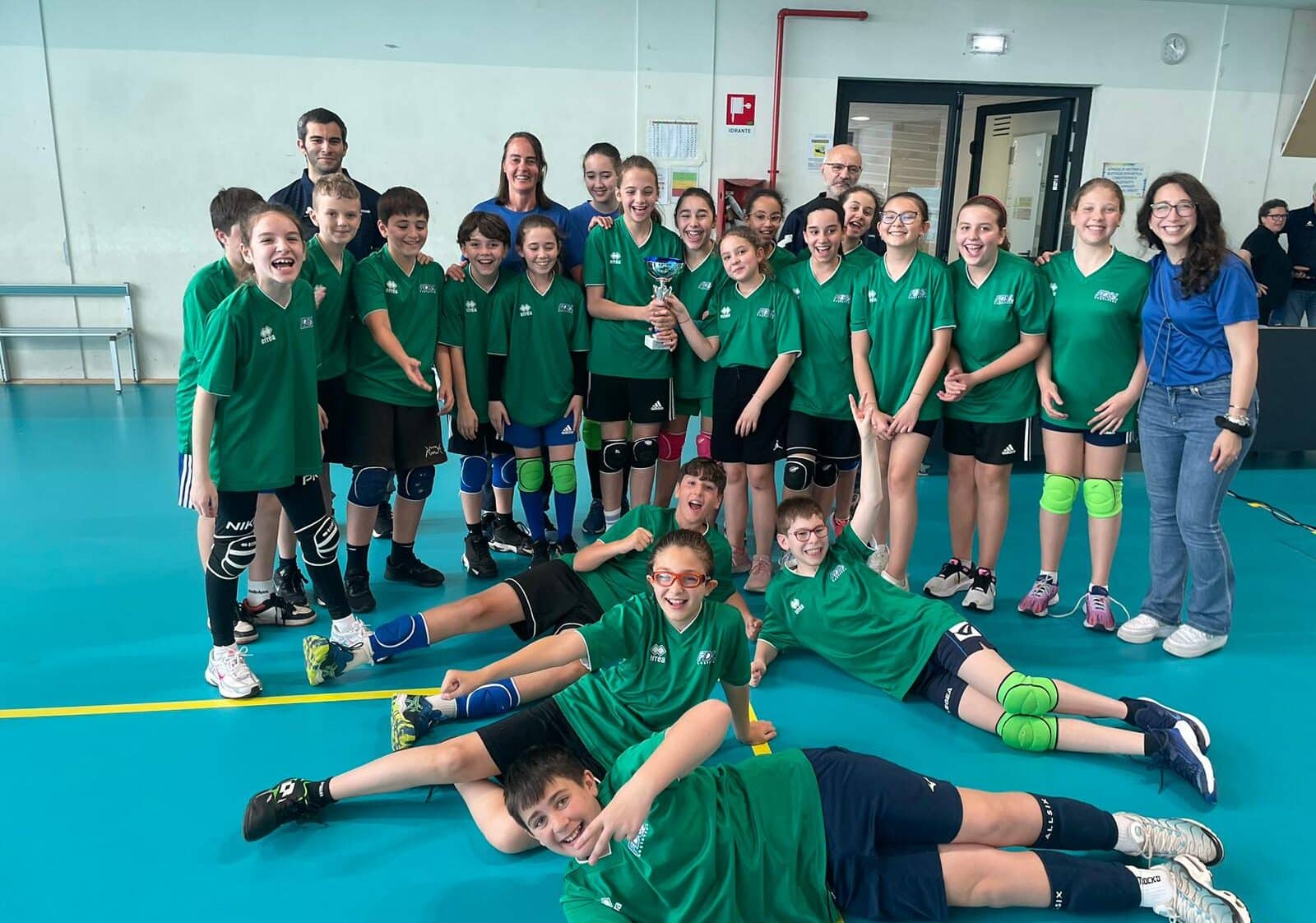 Magenta. “La Pallavolo va a scuola”: la prima media della Scuola Madre Anna Terzaghi vincitrice provinciale