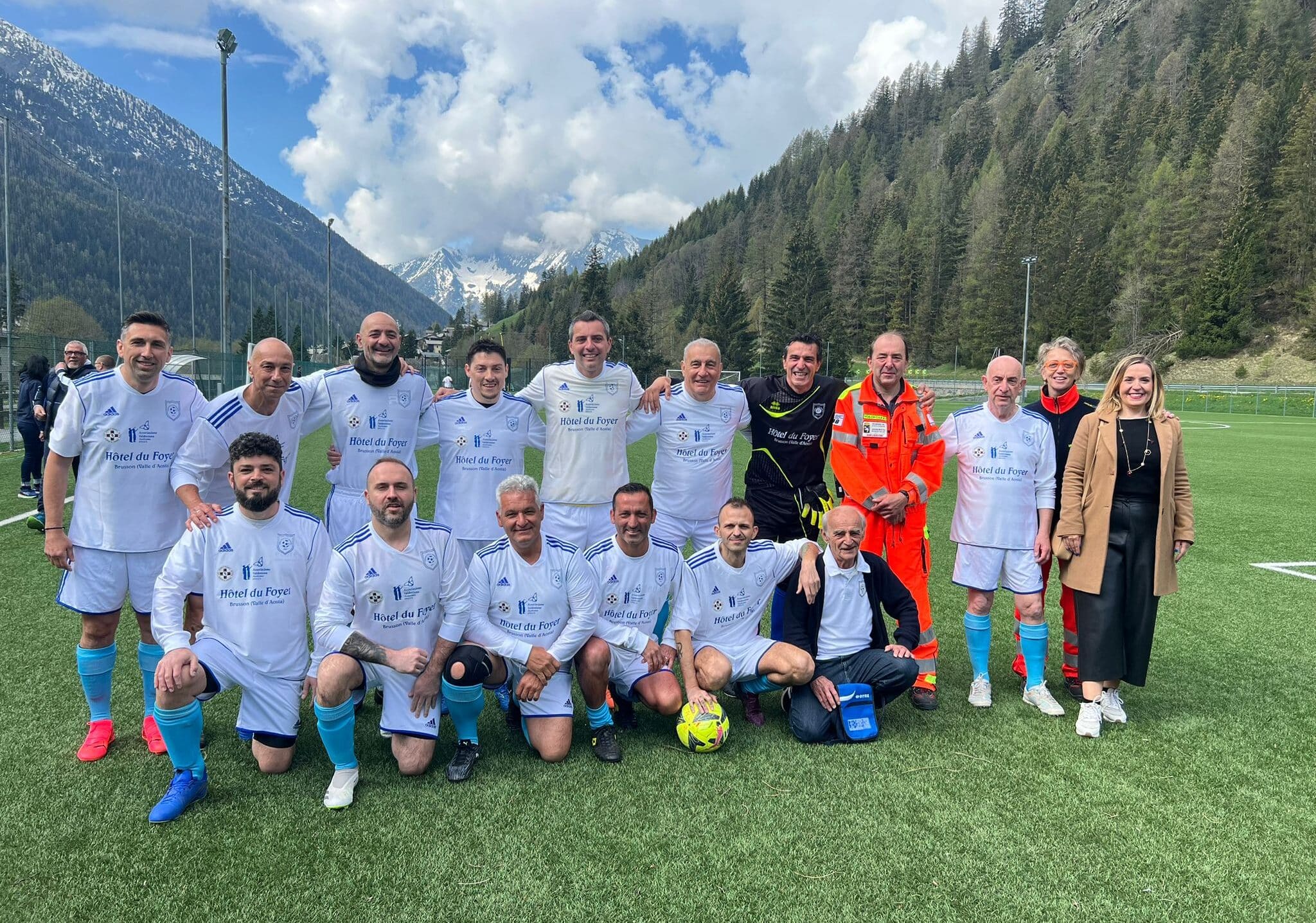 Derby in trasferta a Champoluc tra Amatori Calcio Magenta e Milan Club Magenta, tutto per beneficienza