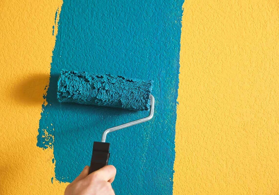 San Giorgio su Legnano: due artisti colorano di vita gli armadi del circolo pensionati