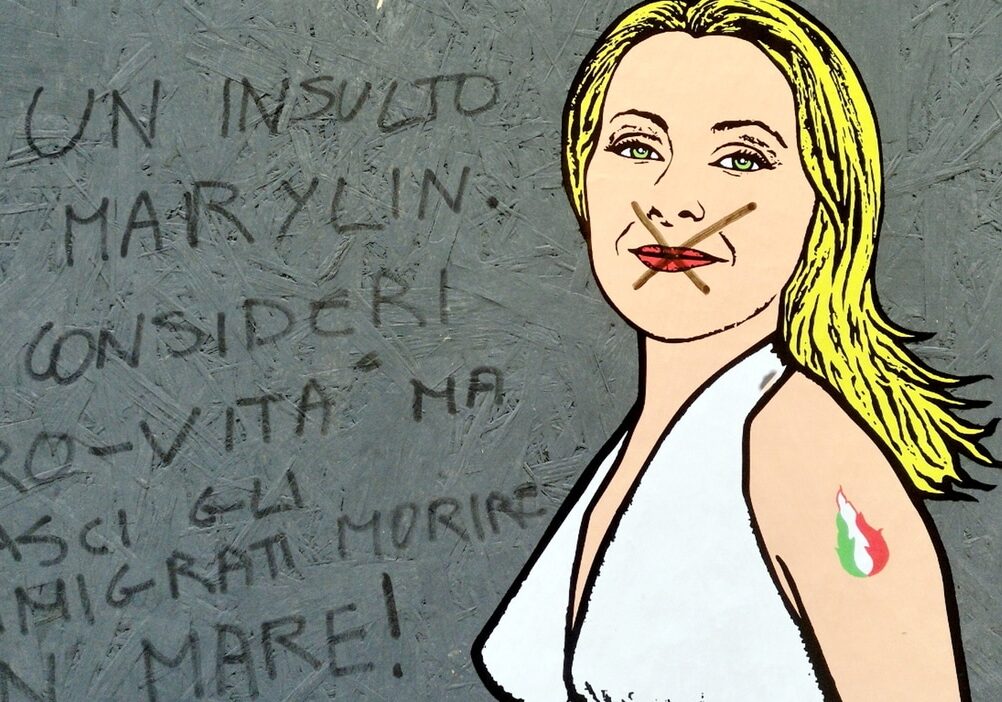 Sfregiato il murales di Giorgia Meloni come Marilyn   dell’artista aleXsandro Palombo
