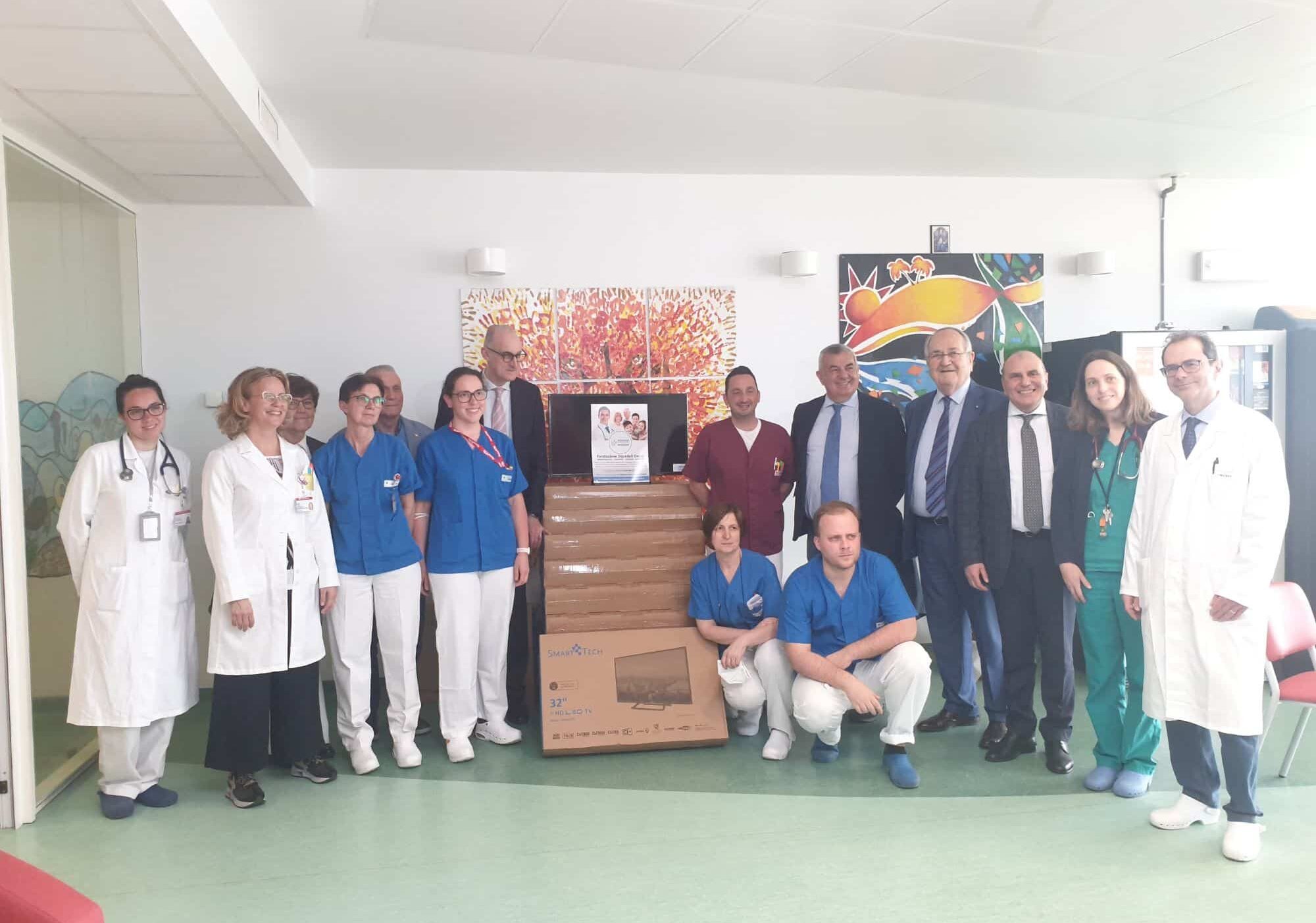 Magenta: televisori per i reparti del Fornaroli donati dalla Fondazione 4 Ospedali
