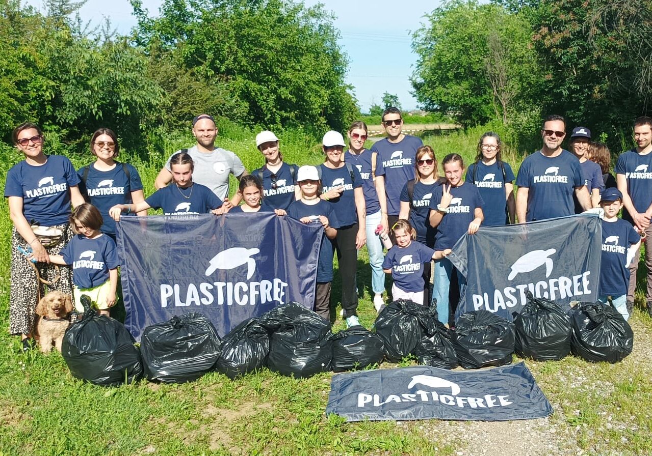 Una tonnellata di plastica in meno nei parchi lombardi