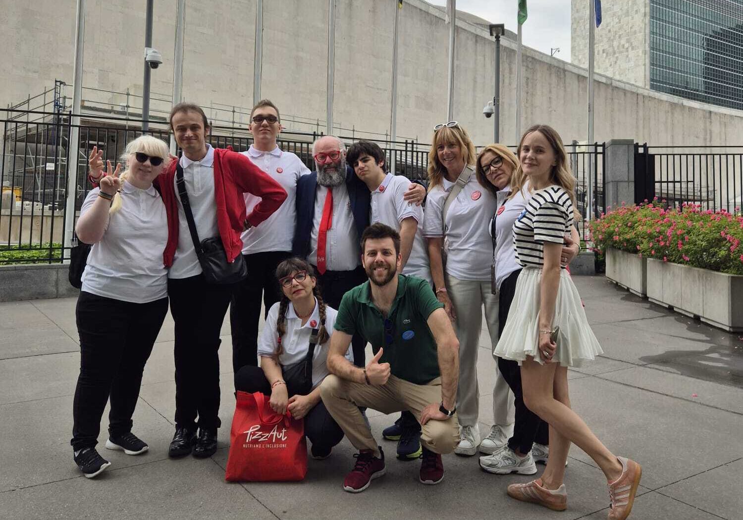 TN dal Mondo. Che bella storia: il magentino Andrea Cairati ‘accompagna’ PizzAut al palazzo Onu di New York