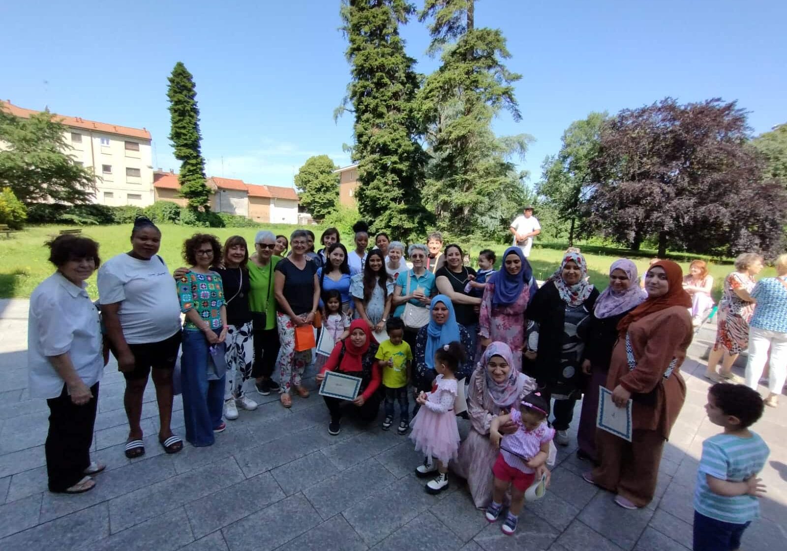 Magenta, festa in Villa Colombo per la fine del corso di italiano per mamme straniere