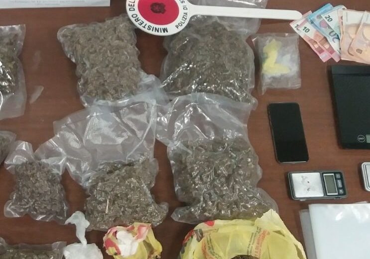 Milano: cinque arresti, sequestrati chili di droga