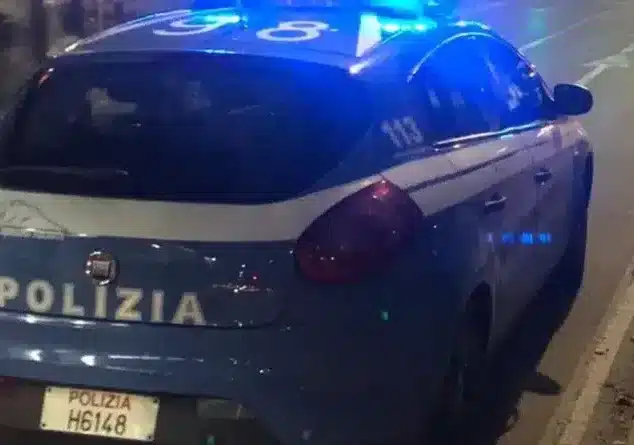 Investe in auto e trascina  una ragazza per 300 metri, denunciato. Rischia il linciaggio