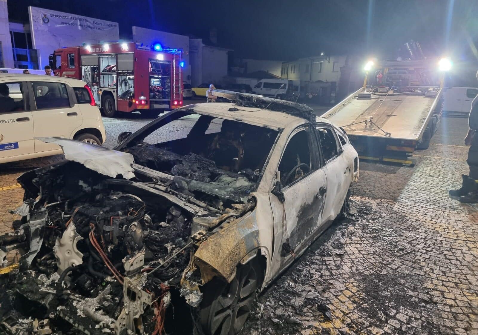 Corbetta: auto Polizia locale in fiamme, individuato il piromane