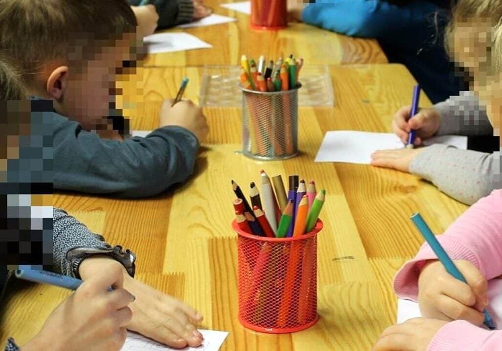 Abusi su bambini dell’asilo: maestro di religione condannato a 6 anni e 8 mesi