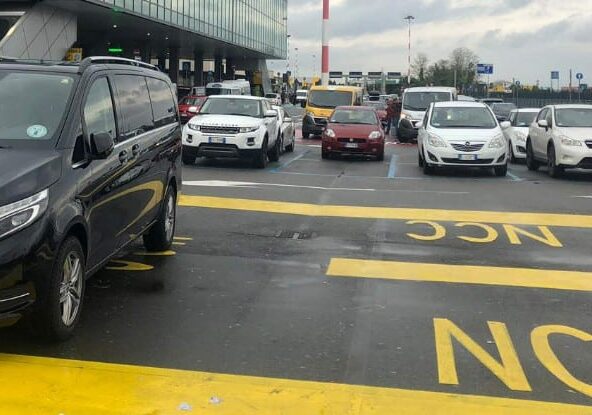 Malpensa, autista NCC bastonato da tassista