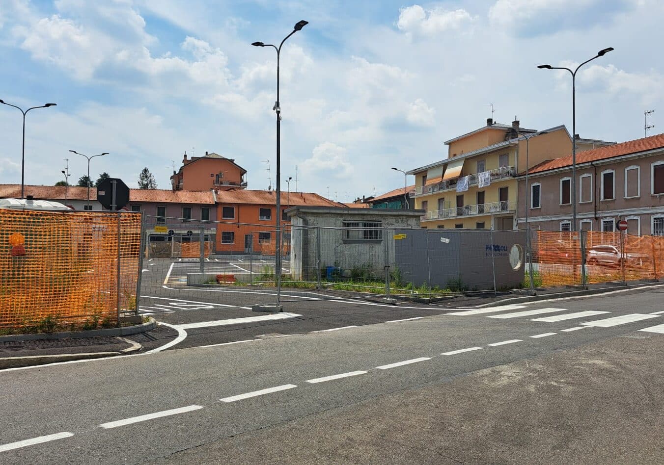 Parabiago. Via Foscolo: a breve il Gruppo CAP renderà accessibile il nuovo parcheggio
