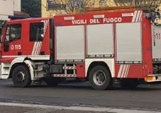 Bareggio: cisterna in fiamme, ustionato un operaio