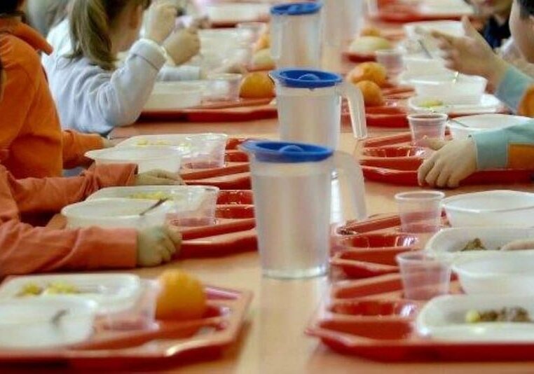 Trecate: iscrizione alla mensa scolastica. Si apre una nuova finestra per i “ritardatari”