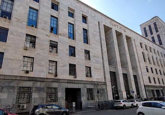 Milano: pusher-barbiere in manette, ‘io in fuga da chi mi chiede il pizzo’