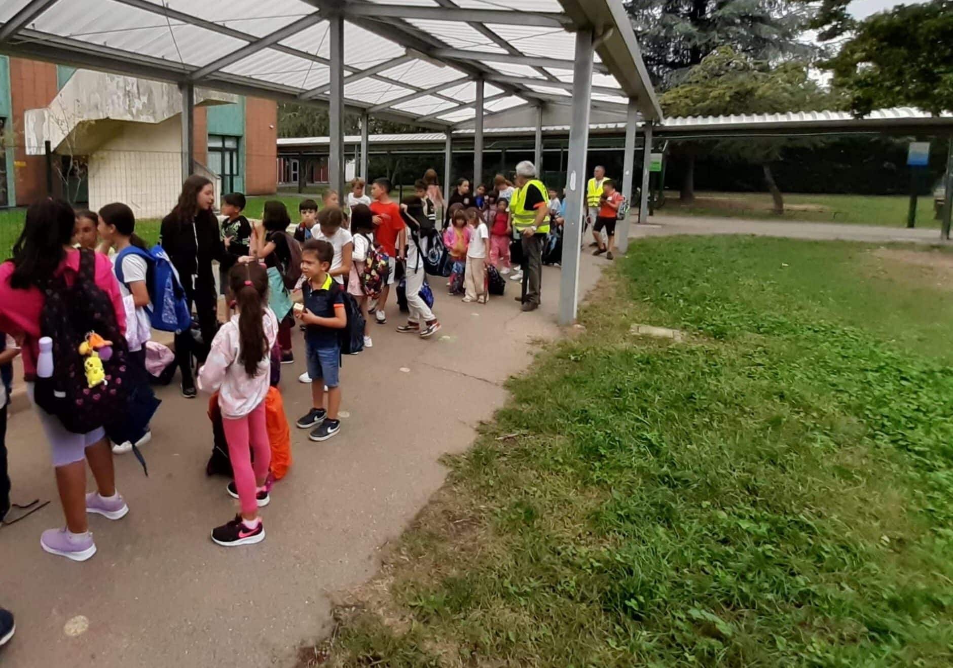 Galliate: “Noi andiamo a scuola a piedi”