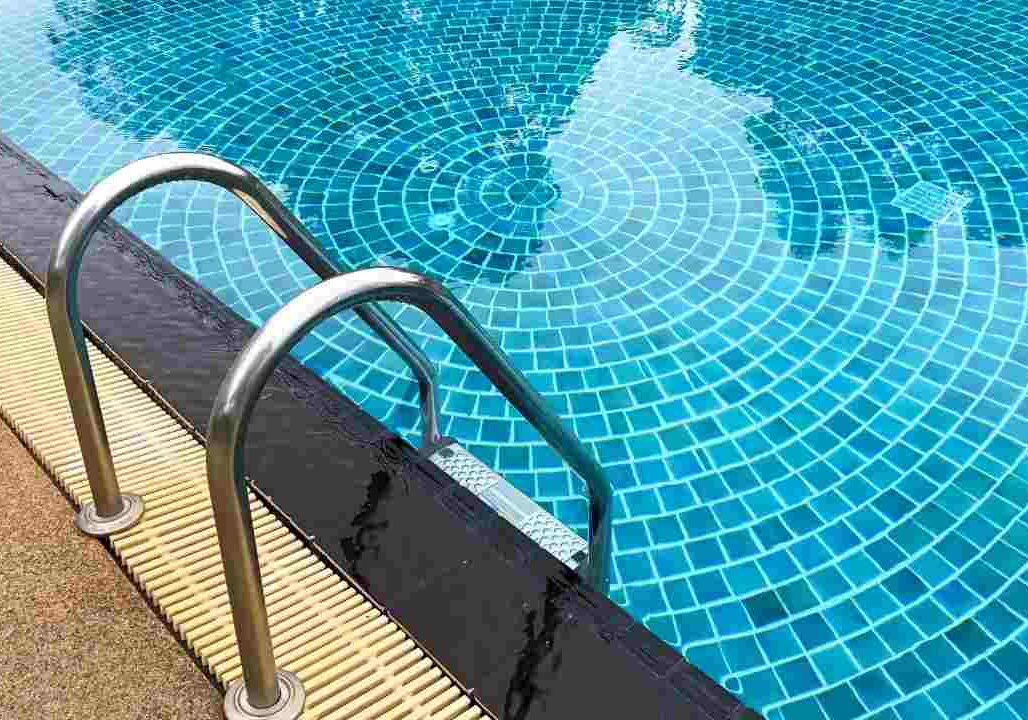 Morto bambino dopo incidente in piscina nel Comasco