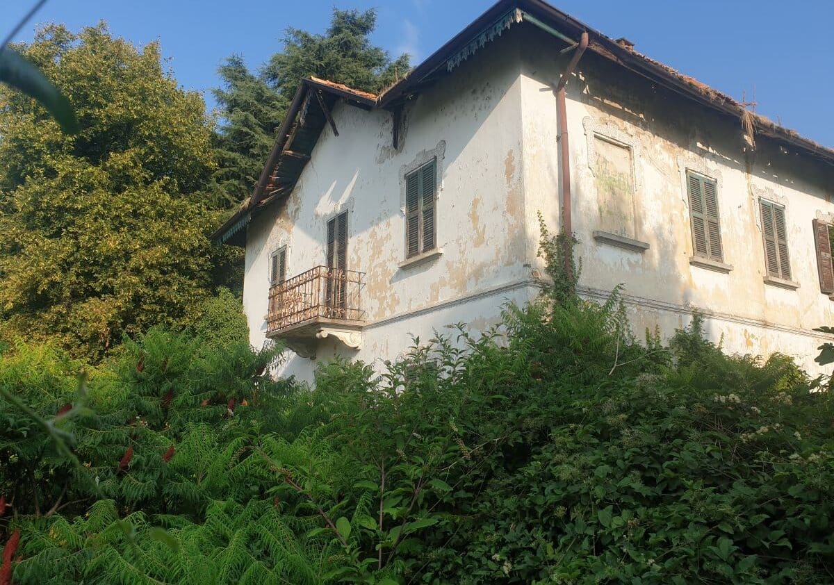 Magenta, immobili Santa Gianna a Pontenuovo: regna il degrado, il cantiere non parte