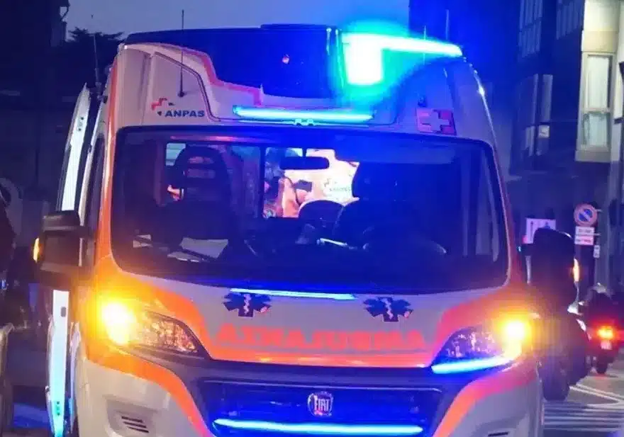 Giovane aggredito nella notte a Pavia