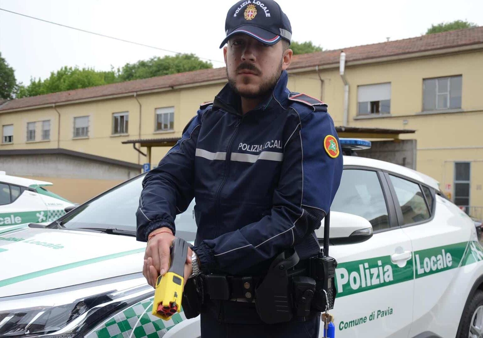Sperimentazione dei taser bloccata, per lo sciopero della Polizia locale a Pavia