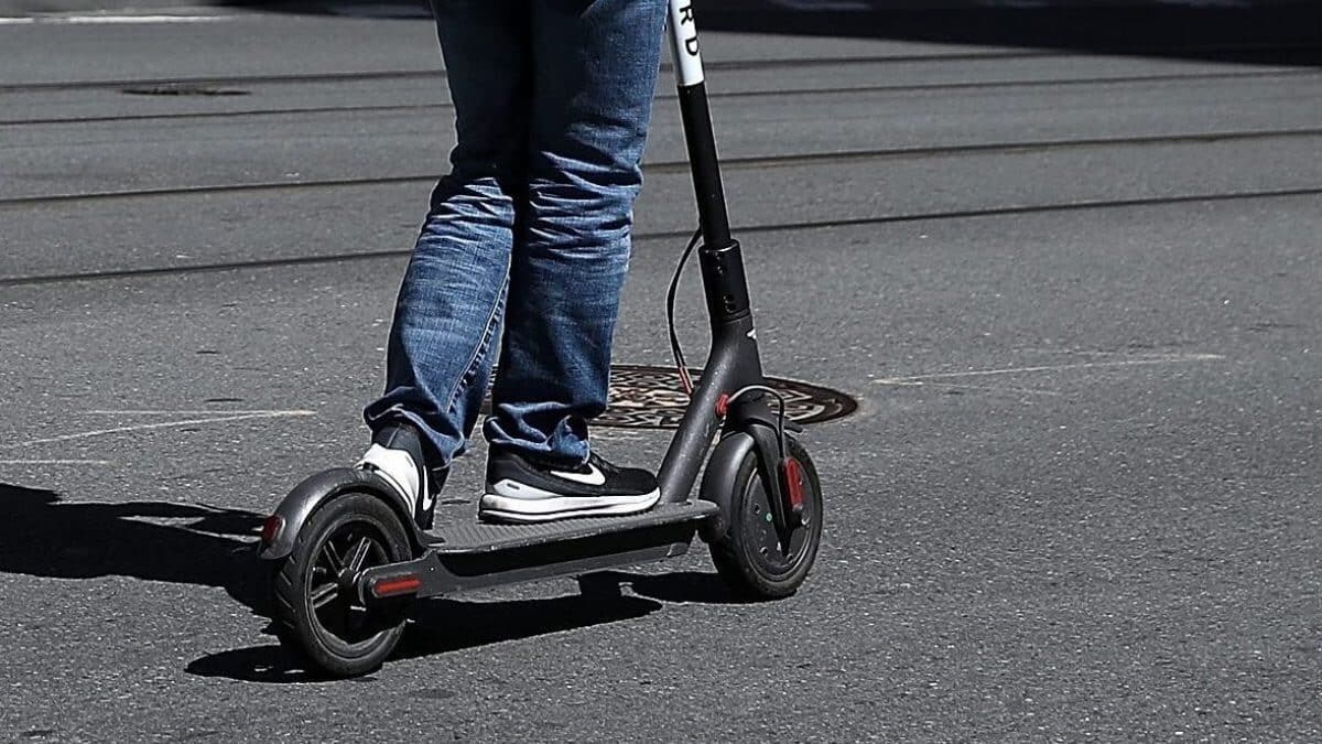 Milano: Romano La Russa, monopattini elettrici trappola pericolosa