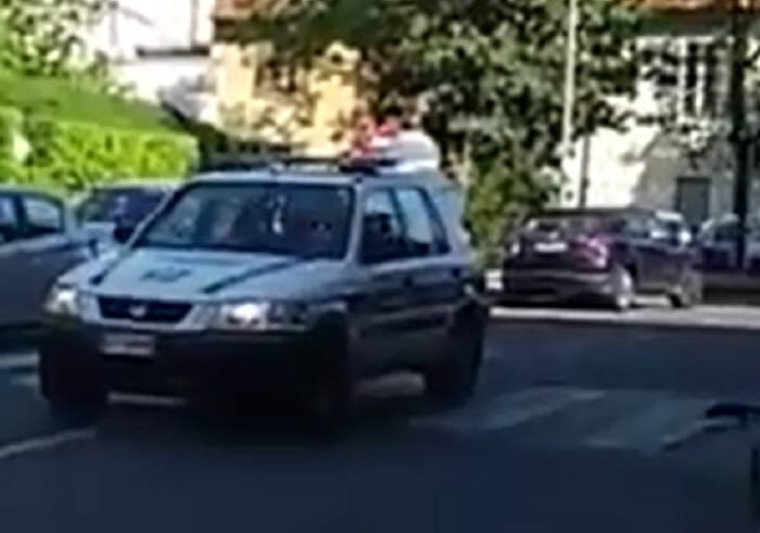 Mesero: tampona un’auto e fugge, rintracciato dalla Polizia locale