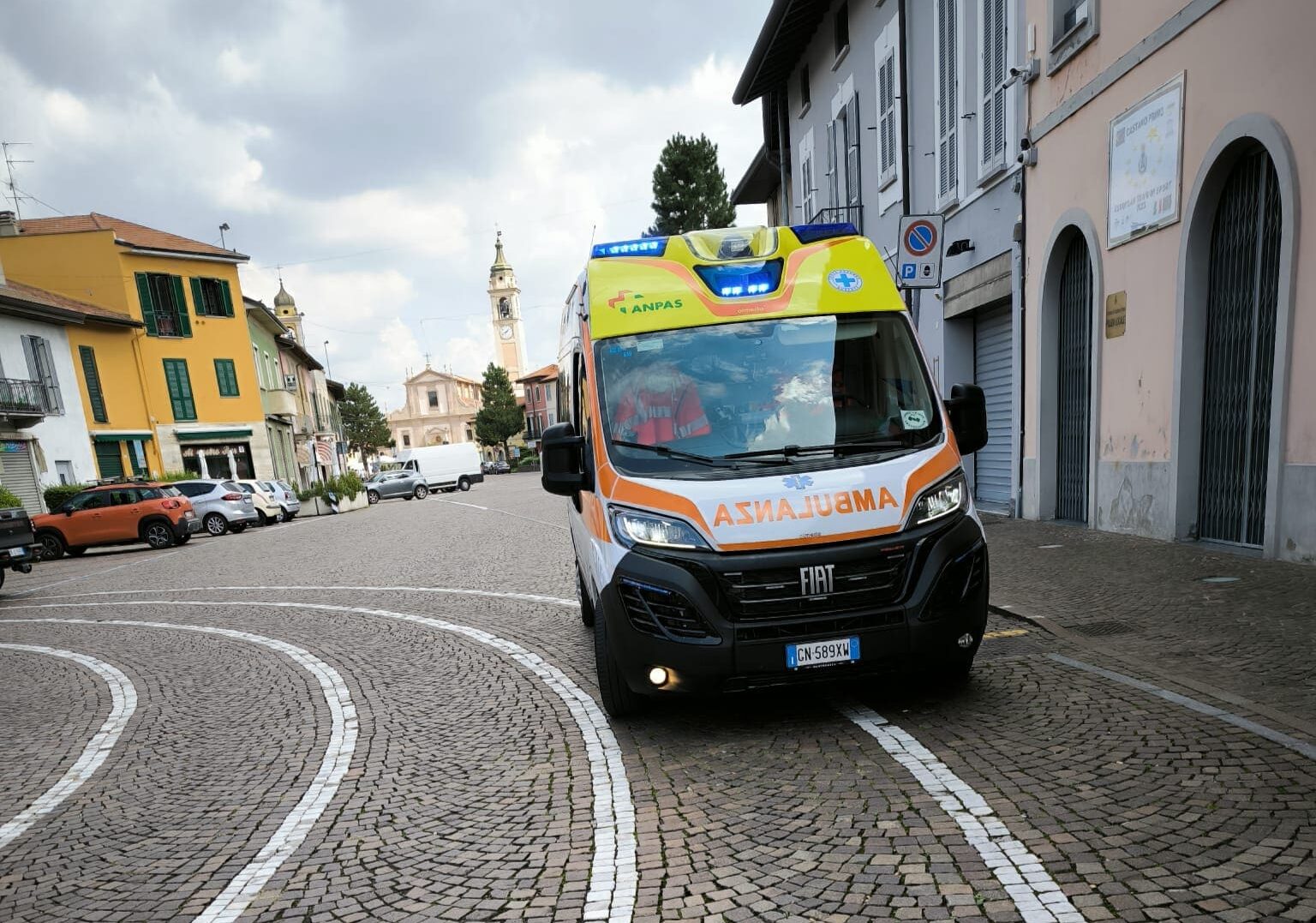 Castano Primo: automobilista in fuga investe agente della Polizia locale