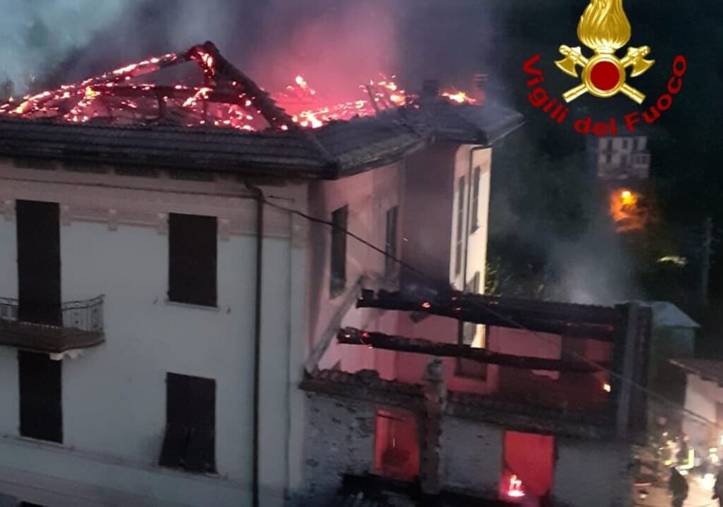 Varese, incendia la casa della madre