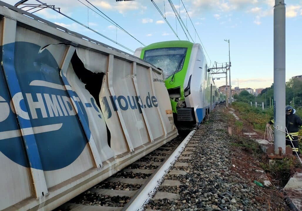 L’incidente ferroviario. La frenata del macchinista ha evitato un bilancio ben peggiore