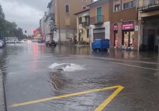 Allagamenti a Milano, disagi su linee pubbliche e Lambro a 270 cm