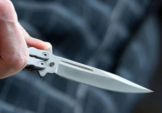 Vigevano, donna minacciata con coltello e rapinata