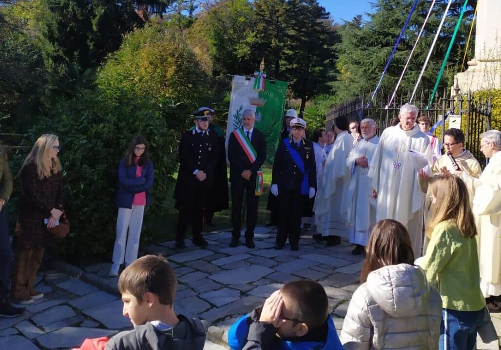 Arona: tre giorni di festa per i 440 anni dalla morte di San Carlo Borromeo all’ombra della statua del San Carlone