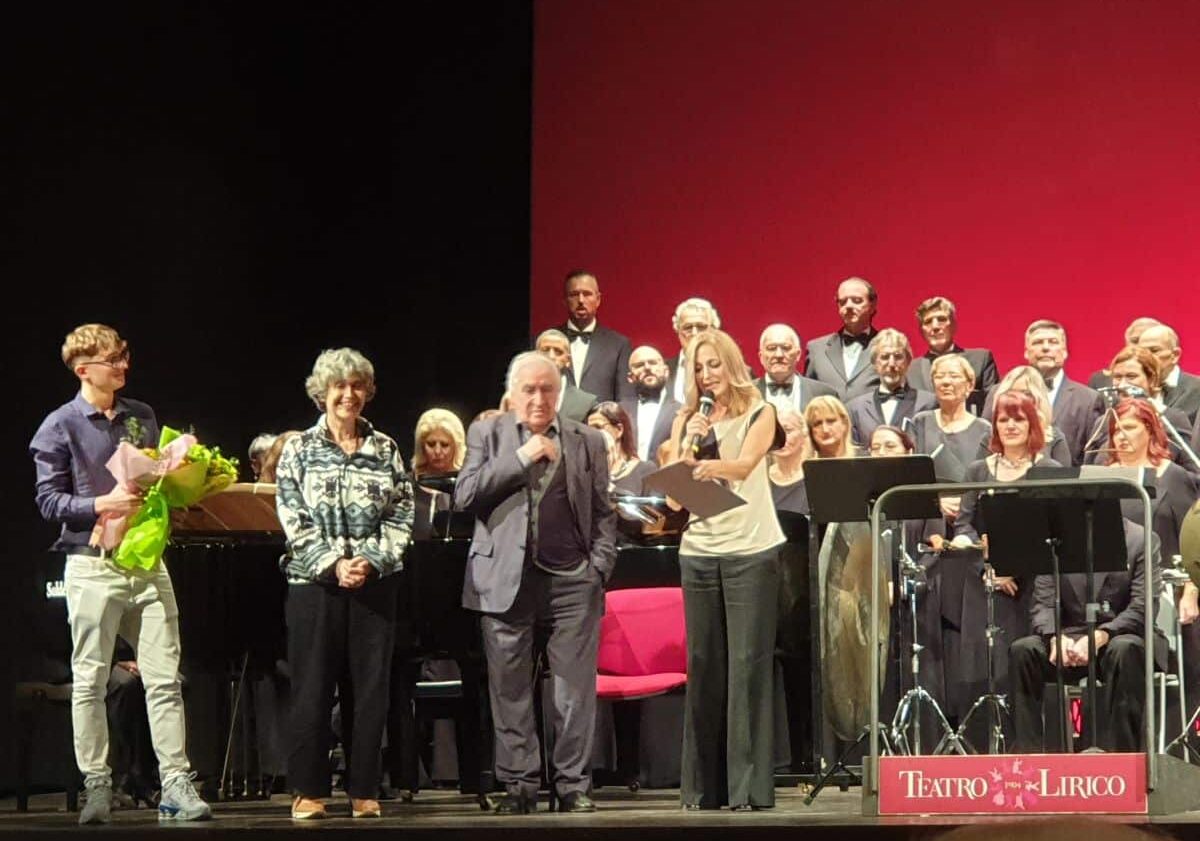 Magenta: Teatro Lirico gremito al concerto ‘Per Elisa’ con i Carmina Burana a favore della missione in Togo di Maristella