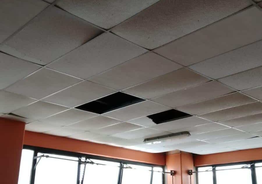 Abbiategrasso: piove in classe all’IIS Bachelet, la denuncia del consigliere Serra
