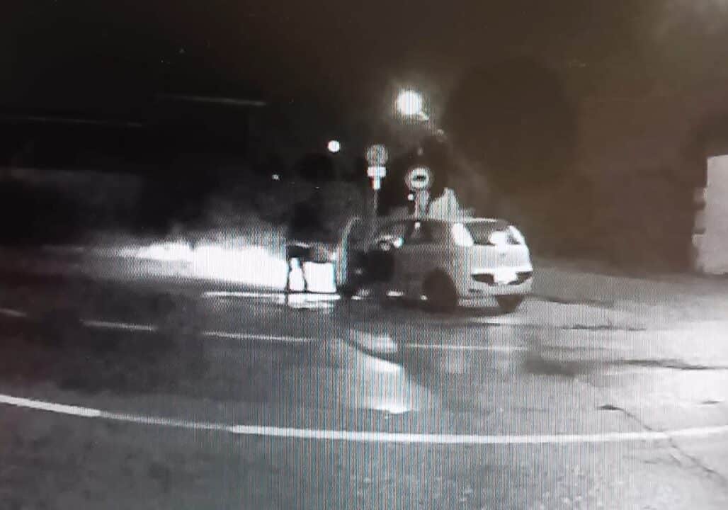 Bareggio, abbandono notturno di rifiuti: pizzicata dalle fototrappole