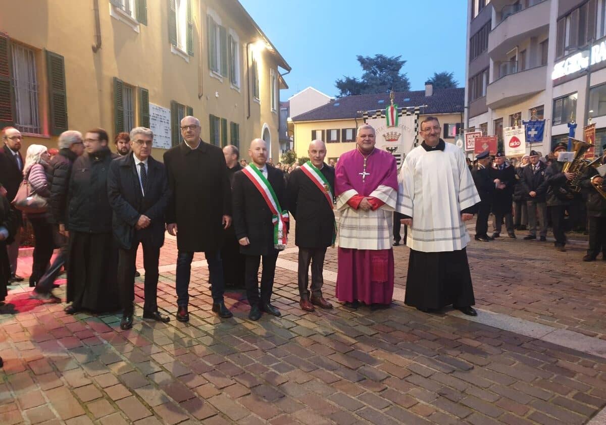 Magenta, la città dà il benvenuto a don Federico: ufficialmente è il parroco della comunità pastorale