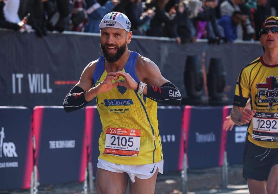 Inveruno. La canotta giallo-blu SOI di Andrea Manzotti brilla per le strade della Maratona di New York