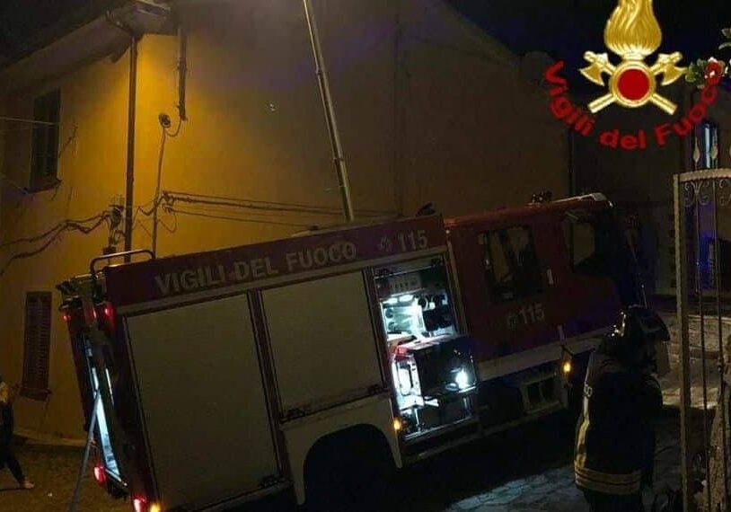 Incendio a Vigevano, 83enne ricoverato per intossicazione